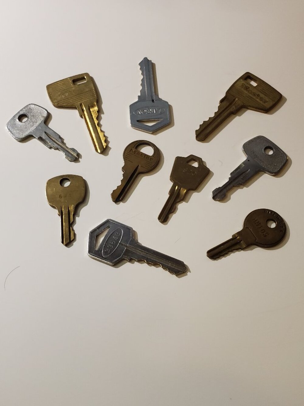 Keys, various manufacturers, one lot for craft purposes. 10 keys per lot.